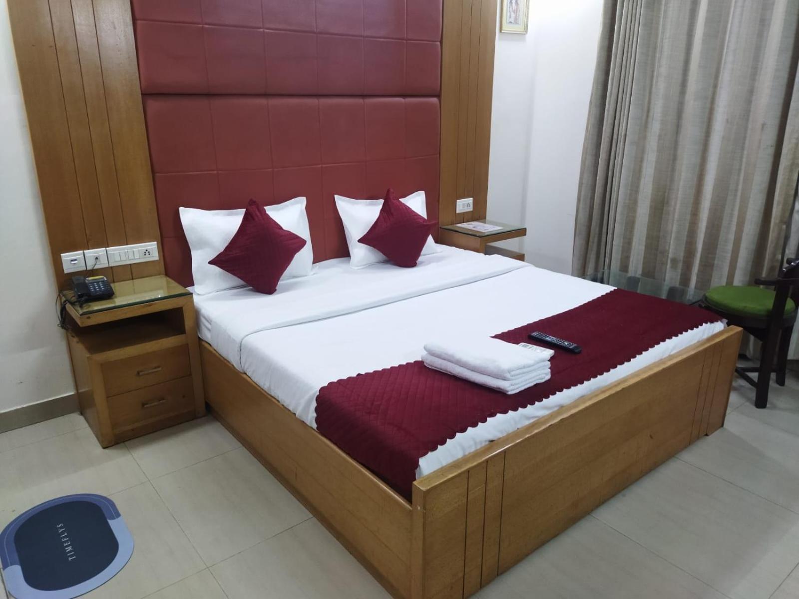 Signature Plaza Hotel New Delhi Ngoại thất bức ảnh