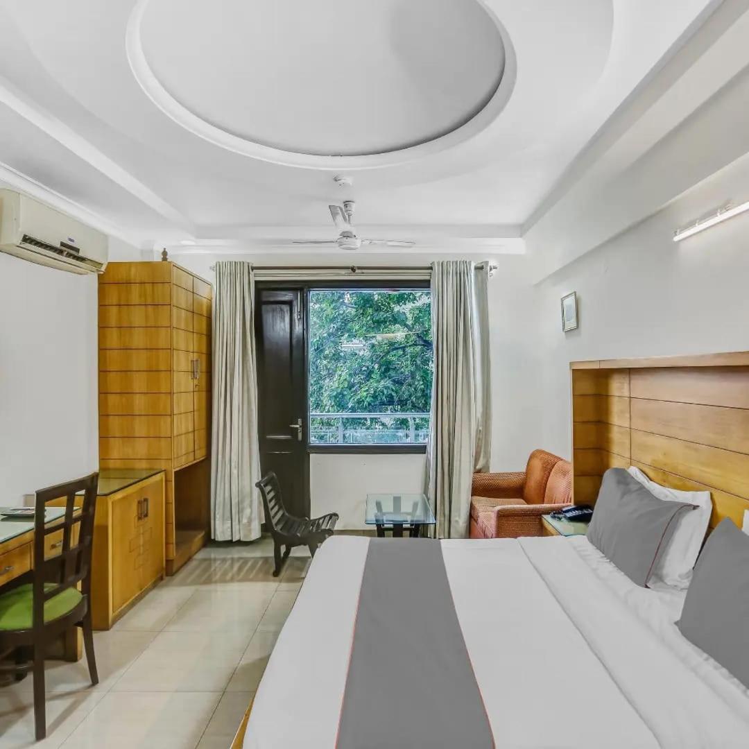 Signature Plaza Hotel New Delhi Ngoại thất bức ảnh