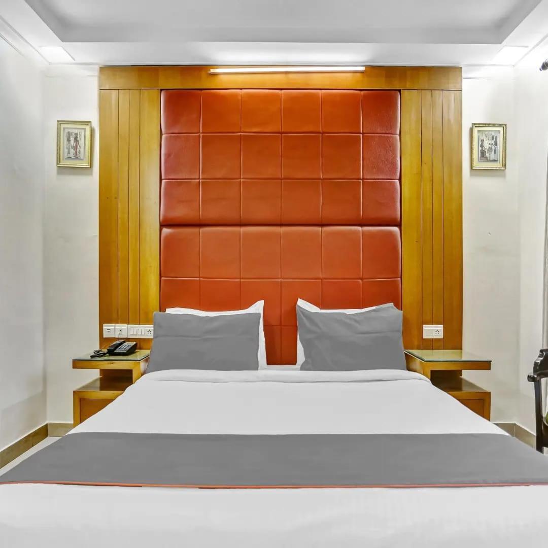 Signature Plaza Hotel New Delhi Ngoại thất bức ảnh